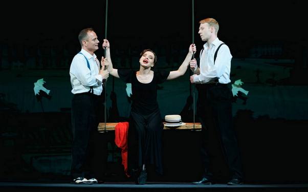 В Брянском театре драмы показали спектакль pro поэтов Серебряного века