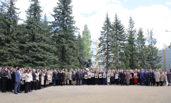 На центральной площади БГУ прошел митинг «Поклонимся великим тем годам»