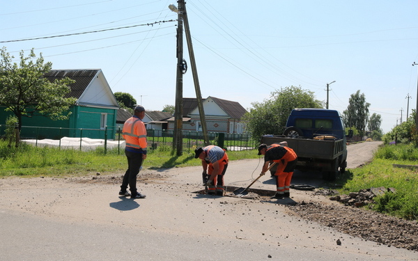 В брянских Комаричах на улице Победы начался капитальный ремонт дороги