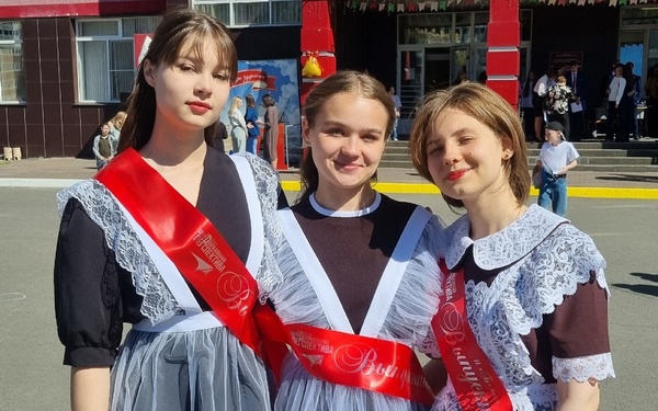 В центре образования «Перспектива» Брянска прозвенел последний звонок