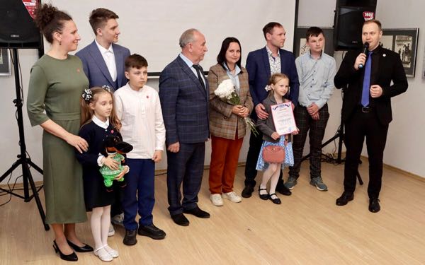 В Брянске наградили лучшие семьи