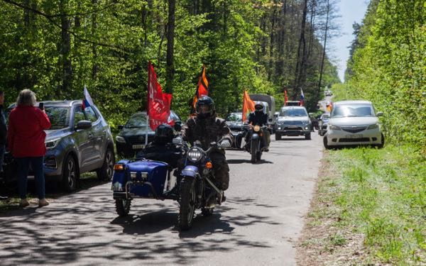 Жители Брянщины праздновали День Победы на стоянке партизанского отряда имени А.И. Виноградова