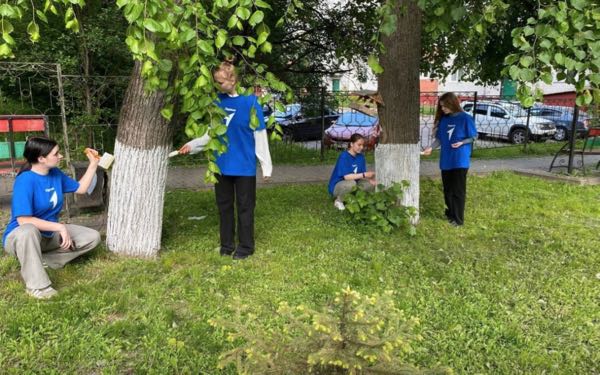 Активисты «Движения Первых» вышли на субботник в Клинцах