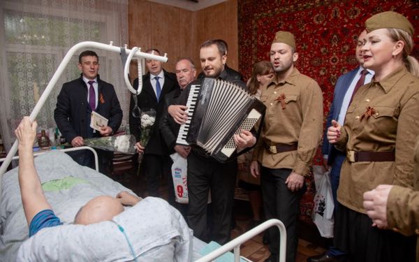 В Брянске проходит акция «Музыкальная открытка для ветерана»