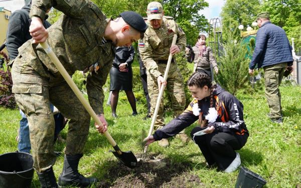 Брянские росгвардейцы присоединились к акции «Сад памяти»