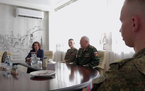 Памятные медали «Брянск — город воинской славы» вручила глава Брянска курсантам