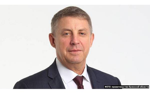 Губернатор Брянской области Александр Богомаз поздравил медработников с профессиональным праздником