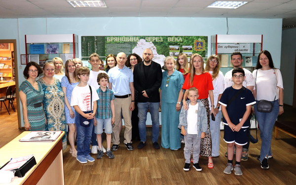 В Брянске презентовали фильм о вице-чемпионе мира, гроссмейстере Яне Непомнящем