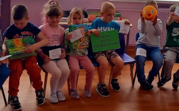 Для малышей детского сада «Клубничка» Климова провели мероприятие «В гостях у русских народных сказок»