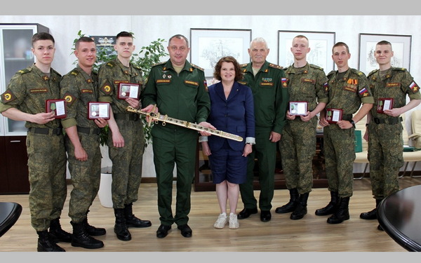 Глава Брянска встретилась с курсантами военного учебного центра при БГИТУ