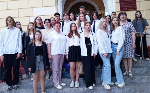 Студенты Брянского техникума питания и торговли пообщались с поэтессой Анной Ворониной