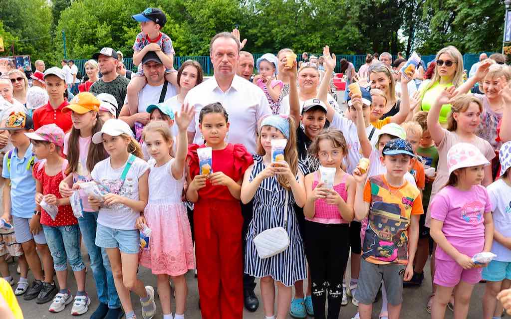 В Брянске начало лета дети встретили фестивалем «Ура! Каникулы!»