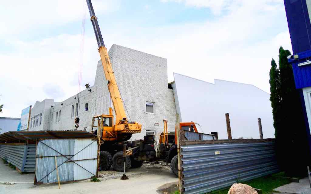 Советник премьер-министра Олег Матыцин, курирующий спорт, посетил строящийся Ледовый дворец «Пересвет»
