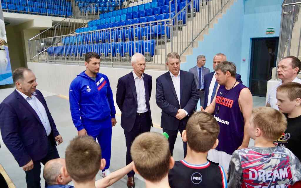 Советник премьер-министра оценил спортобъекты Брянска