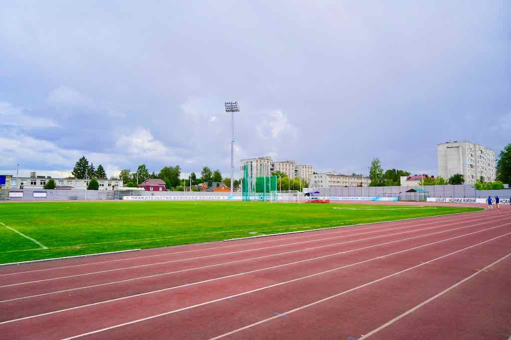 В рамках визита в Брянскую область легкоатлетический стадион «Десна» посетил Олег Матыцин