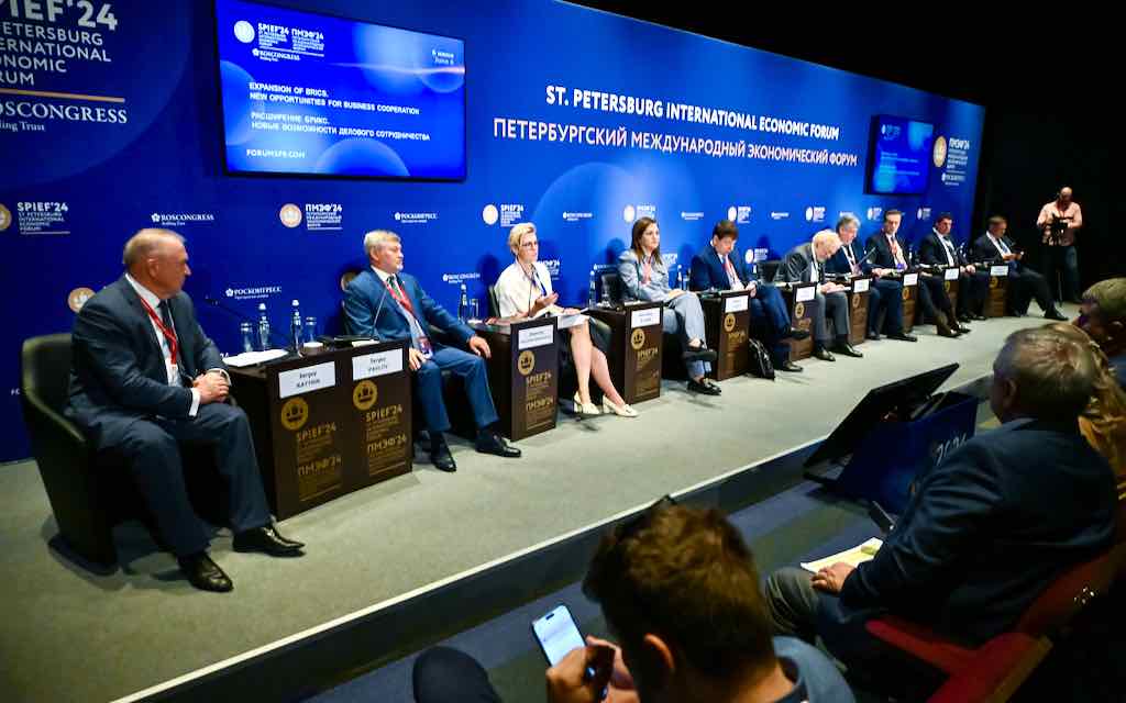 Делегация Брянской области участвует в работе ПМЭФ