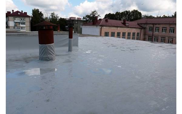 На ремонт кровель в школах и детсадах Брянска направили свыше 80 млн рублей