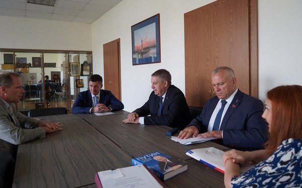 Губернатор Брянщины Александр Богомаз провёл рабочую встречу с Андреем Кутеповым