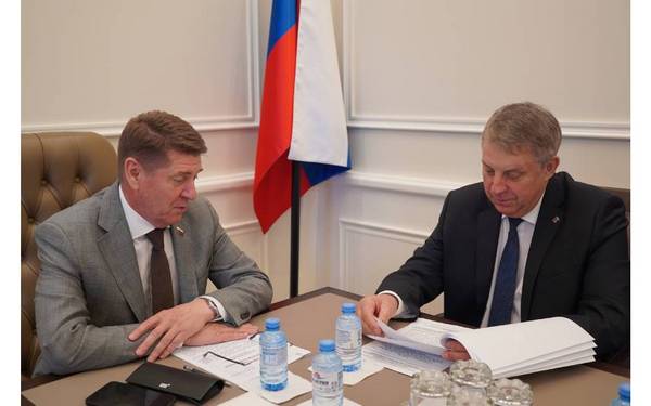 Губернатор Брянщины Александр Богомаз провёл встречу с председателем комитета СФ Андреем Шевченко