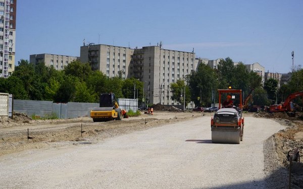 Александр Богомаз проверил строительство первой в Брянске дороги с велодорожкой