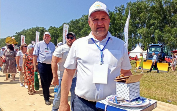 Руководитель мясокомбината из Могилева высоко оценил выставку День Брянского поля