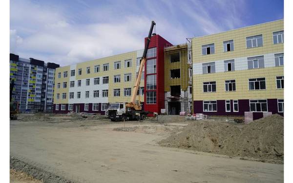 В микрорайоне на улице Флотской в Брянске завершается строительство школы