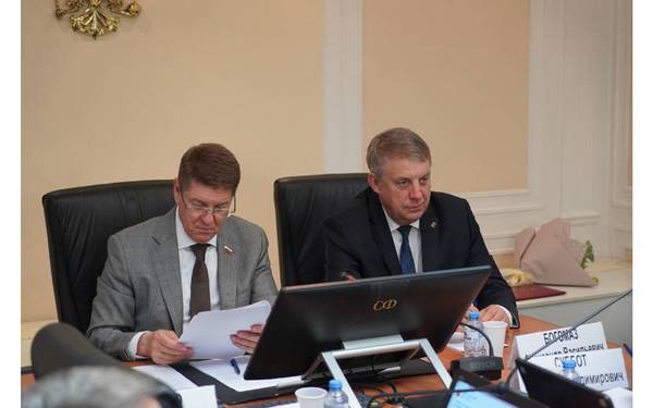 В Совете Федерации губернатор Брянской области Богомаз рассказал о развитии строительного комплекса и ЖКХ