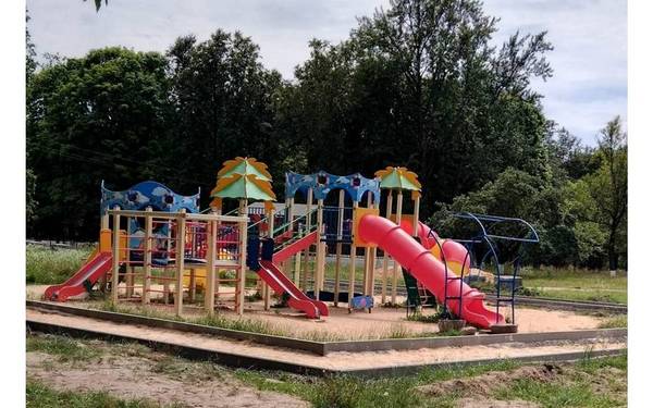 В посёлке Красная Гора на Брянщине продолжается благоустройство парка