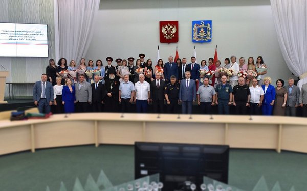 В Брянске лучшим сотрудникам регионального Управления ФАС России вручены награды