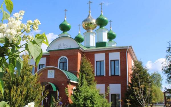 В брянском храме Живоначальной Троицы началась роспись стен