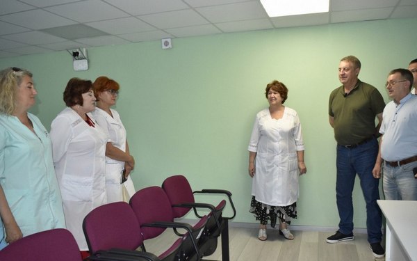 Высокую оценку отстроенной Брянковской центральной поликлинике дал губернатор Александр Богомаз