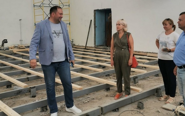 В Дубровке по графику продолжается капремонт спортивной школы