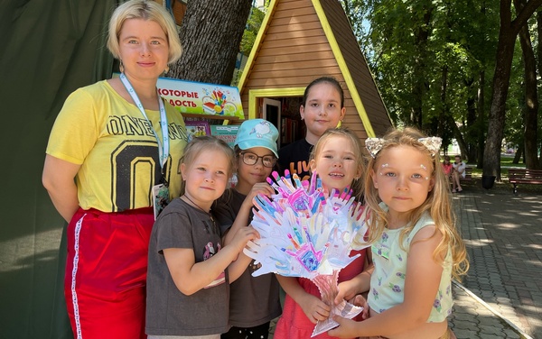 Детская модельная библиотека г. Брянска в парке-музее имени А.К.Толстого проводит интересные мастер-классы для детей