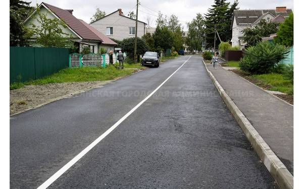 К учреждениям образования Брянска построили тротуары