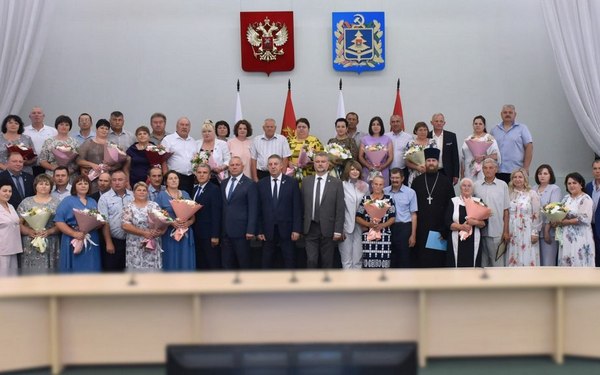 В Год семьи в Брянской области 56 семейных пар удостоены высокой награды