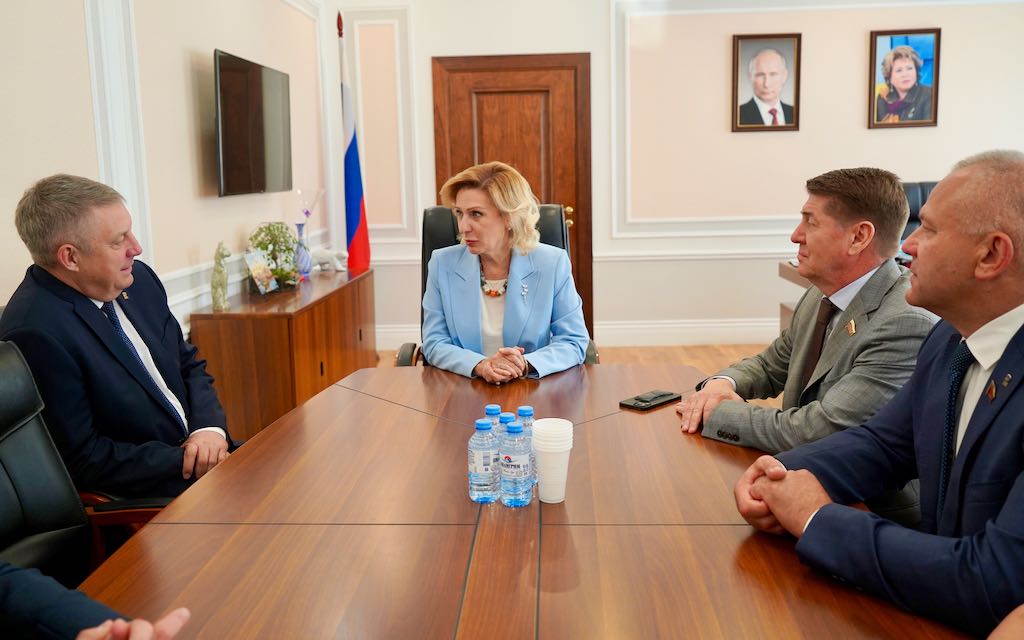 Александр Богомаз провёл рабочую встречу с Инной Святенко