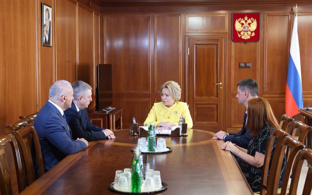 Александр Богомаз обсудил с Валентиной Матвиенко социально-экономическое развитие региона