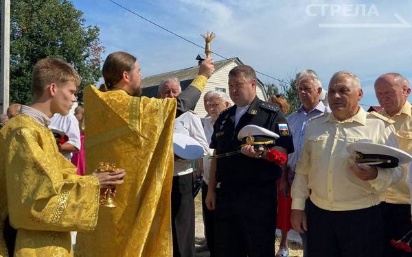 В Брянске состоялся молебен у памятного знака погибшим на подлодке «Курск»