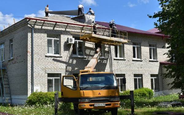 В Брянской области ремонтируют кровлю Клетнянской районной поликлиники