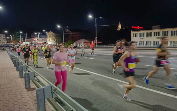 Брянцы приняли участие в массовом «Ночном забеге»