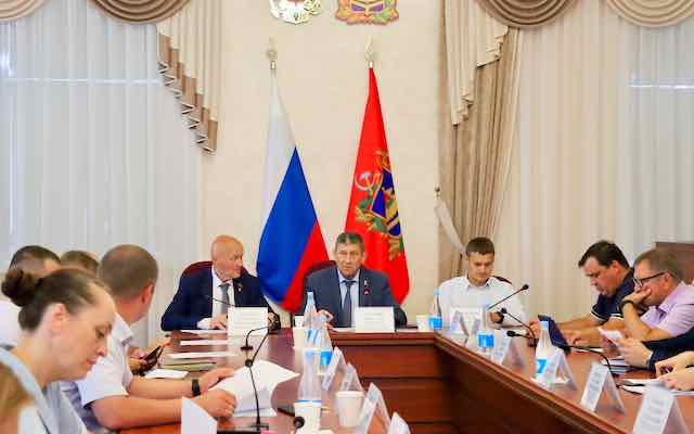 В Брянске обсудили реализацию программ в области спорта, молодежной политики и туризма