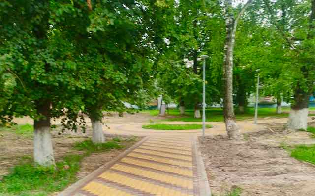 В Унече Брянской области благоустраивают сквер по улице Суворова