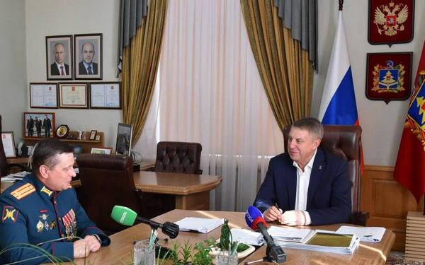 Александр Богомаз встретился с участником программы кадровой переподготовки «Время героев»