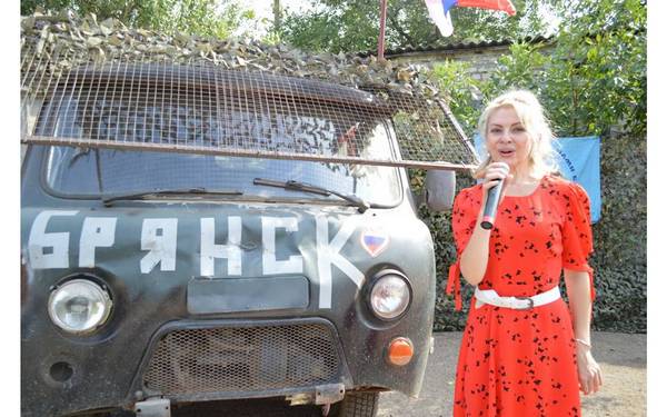 Для участников СВО брянская певица Сергия Шамбер передала оборудование