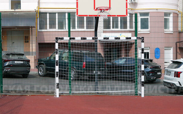 В Брянске отремонтировали двор по улице Горького