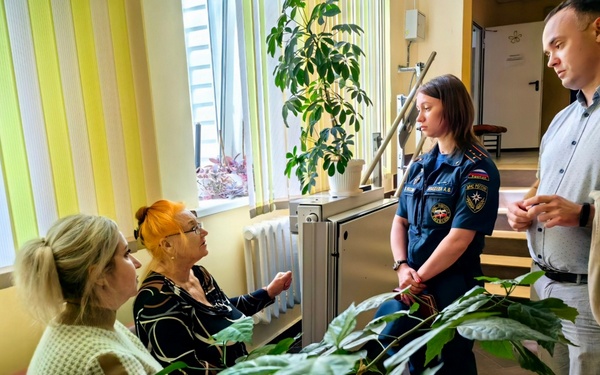 Детский омбудсмен Брянщины навестила в ПВР жителей Курской области