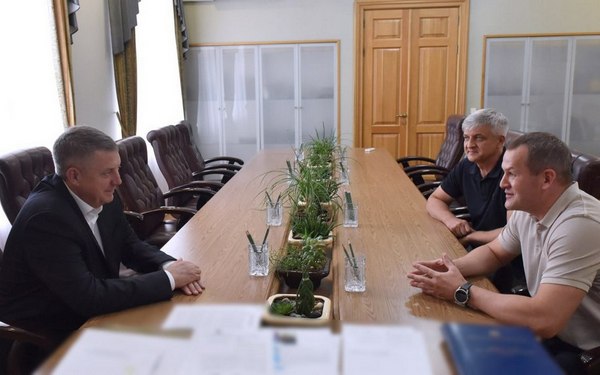 Александр Богомаз провёл встречу с заместителем военного коменданта ЛНР, полковником Сергеем Ковалевым