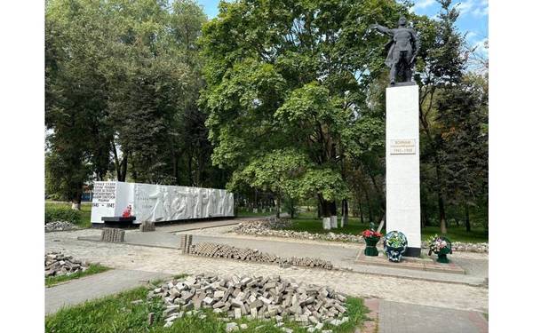 В Бежицком районе Брянска благоустраивается сквер Металлургов