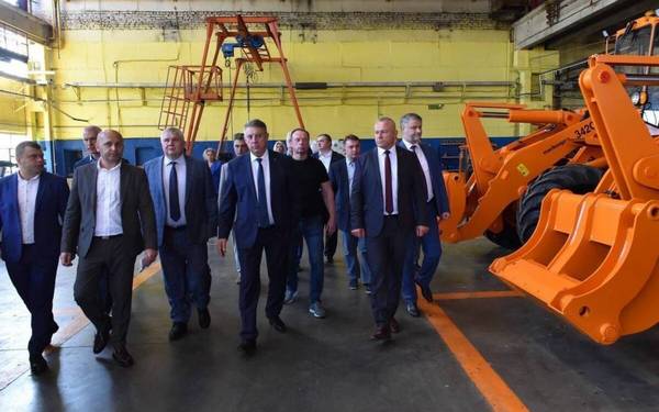 Представители посольства побывали на совместном предприятии «Амкодор-Брянск»