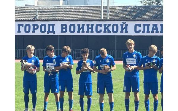 Юные брянские футболисты провели акцию в поддержку бездомных животных